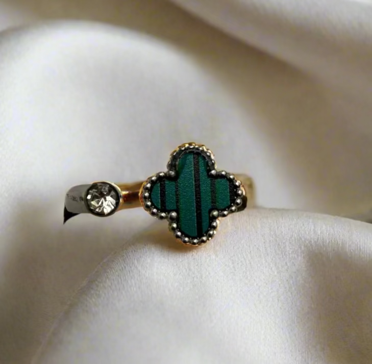 Stone Clover Ring